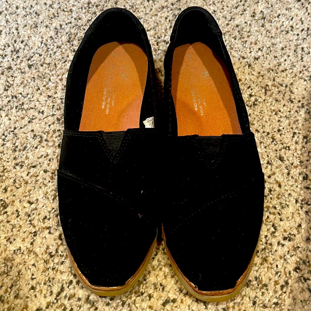 Toms black suede sz 7